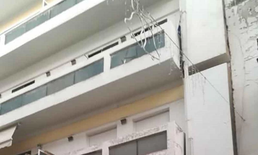 Κοζάνη: Γυναίκα έπεσε από τον 2ο όροφο πολυκατοικίας (εικόνες)